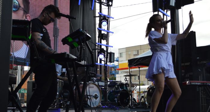 Broods live by Caitlin Peterkin