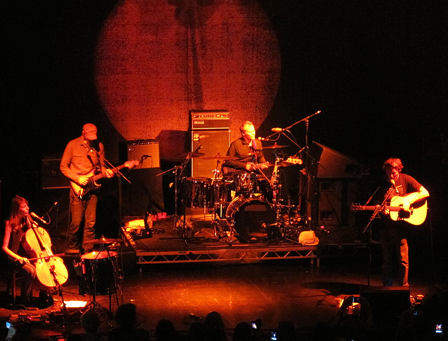 Ben-Howard-redlight
