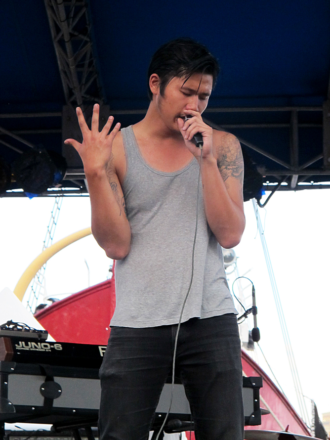 Dirty_Beaches_bring_it