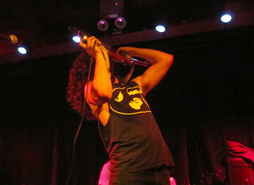 Turbo-Fruits-jonasguitarface