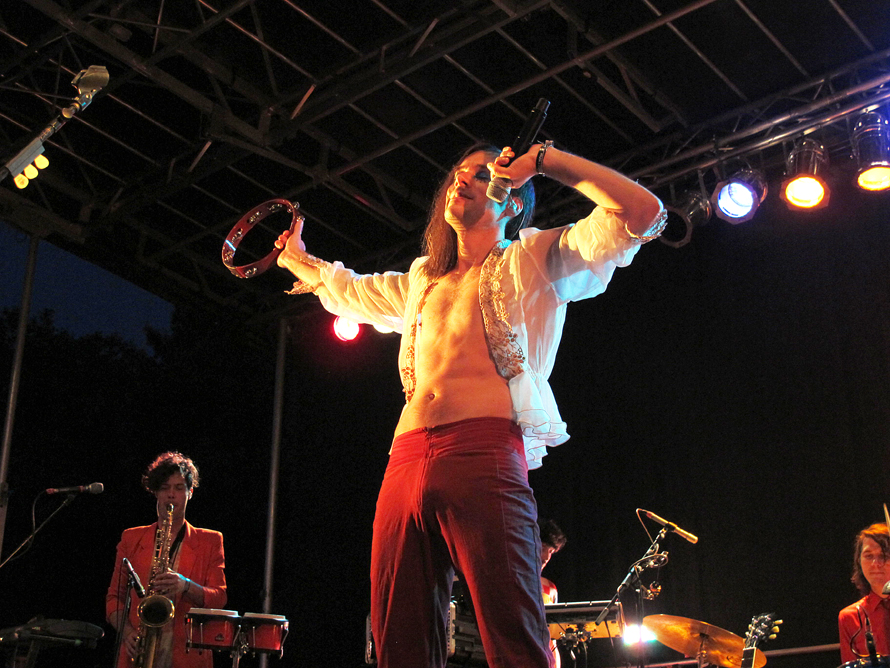 of_Montreal_kevin_tambourine